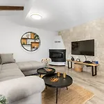 Kalista Villa *