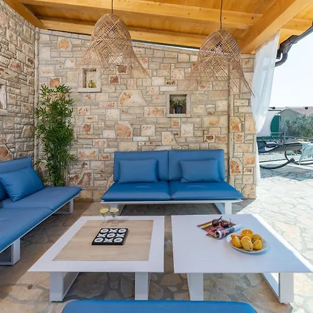 Kalista Villa *